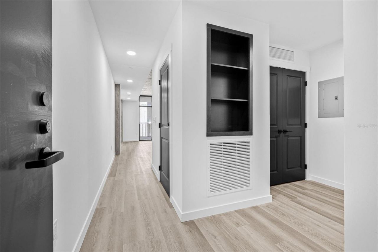 221 Main Street N, Unit 1102, Saint Petersburg, FL 33716 Photo