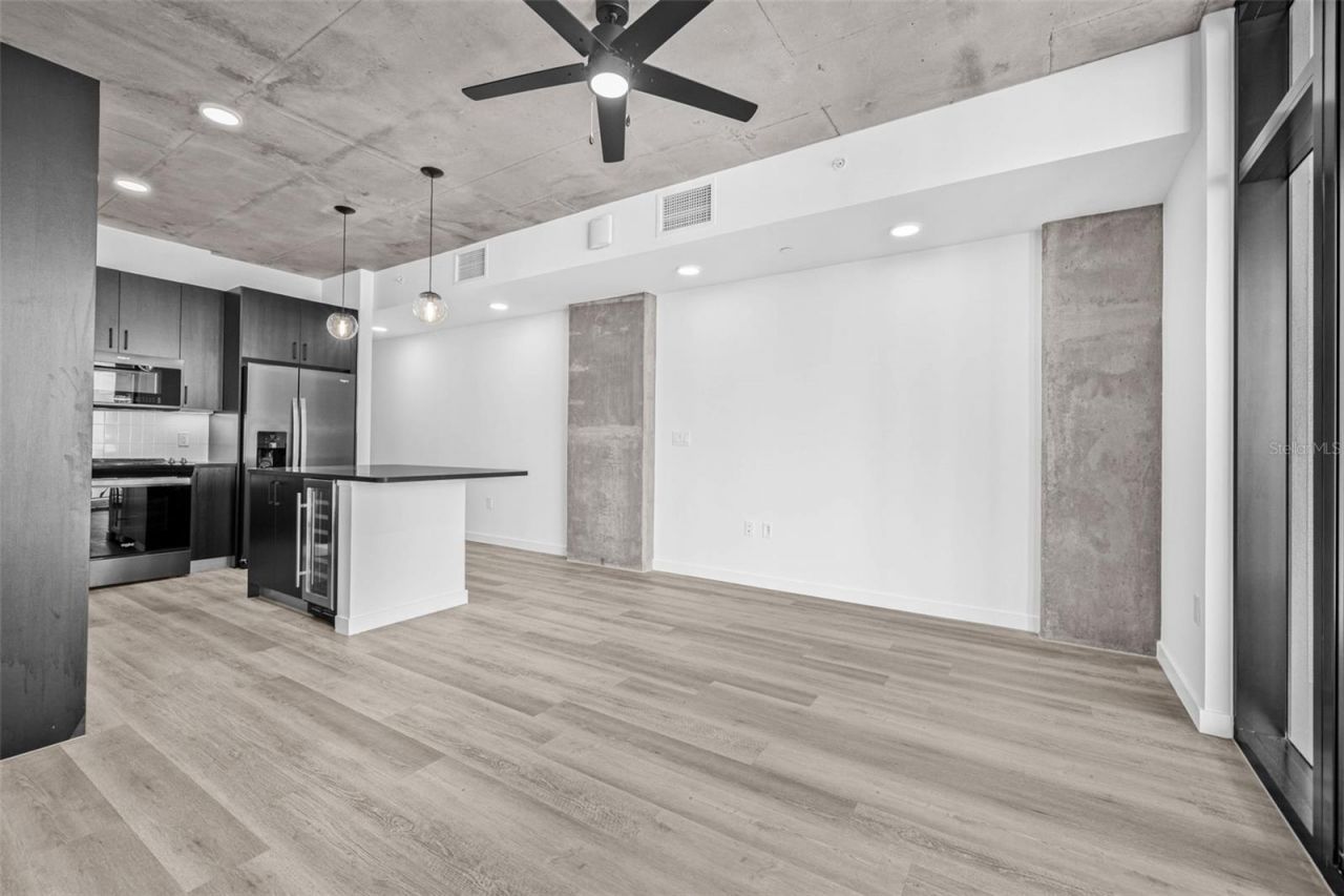 221 Main Street N, Unit 1205, Saint Petersburg, FL 33716 Photo