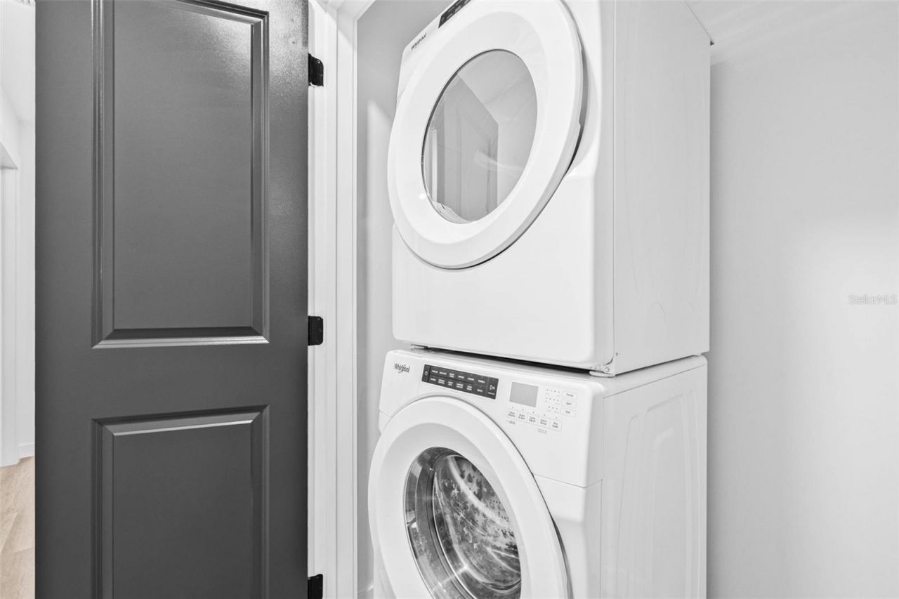 221 Main Street N, Unit 1204, Saint Petersburg, FL 33716 Photo