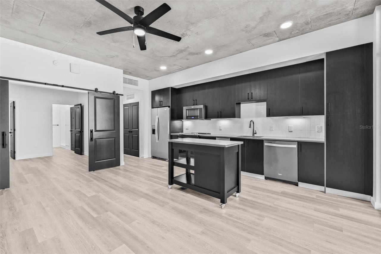 221 Main Street N, Unit 1204, Saint Petersburg, FL 33716 Photo