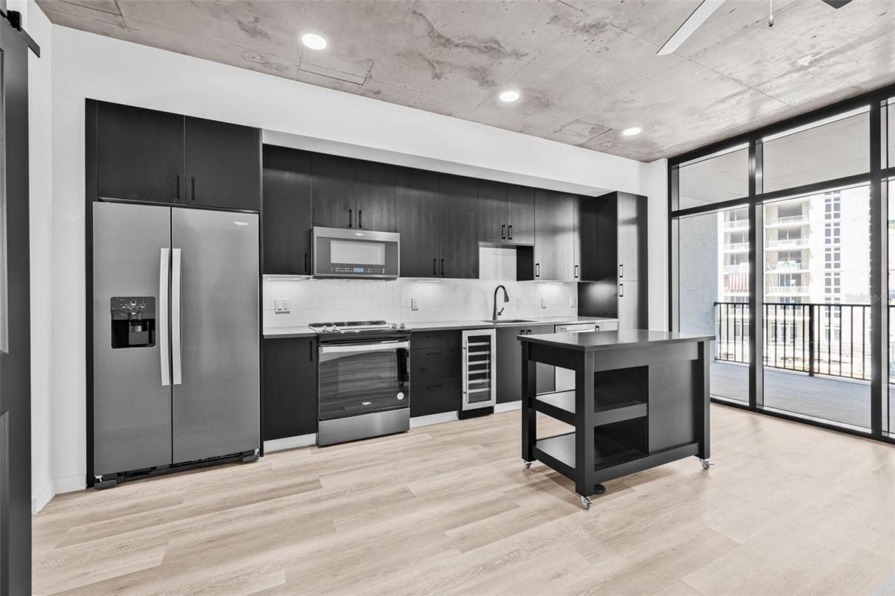 221 Main Street N, Unit 1204, Saint Petersburg, FL 33716 Photo