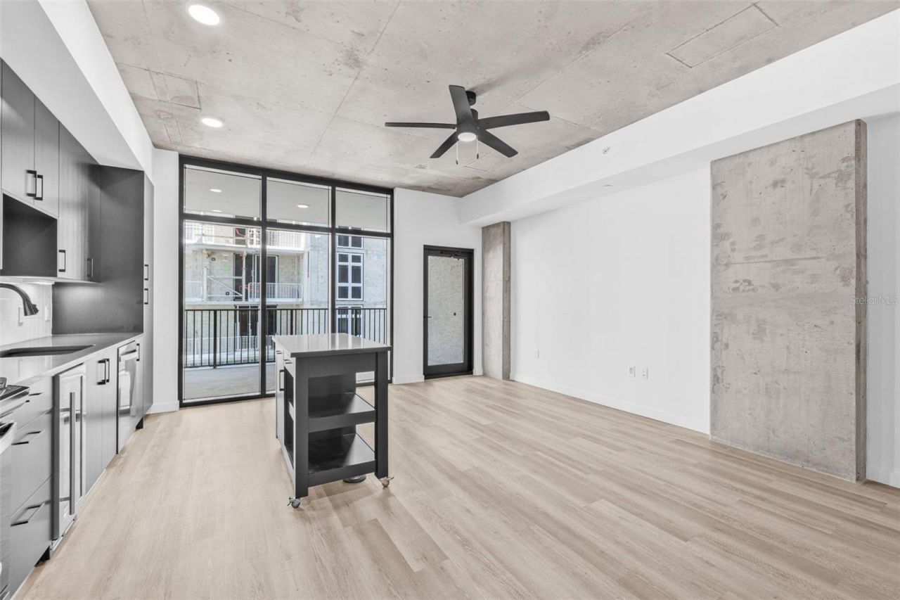 221 Main Street N, Unit 1204, Saint Petersburg, FL 33716 Photo