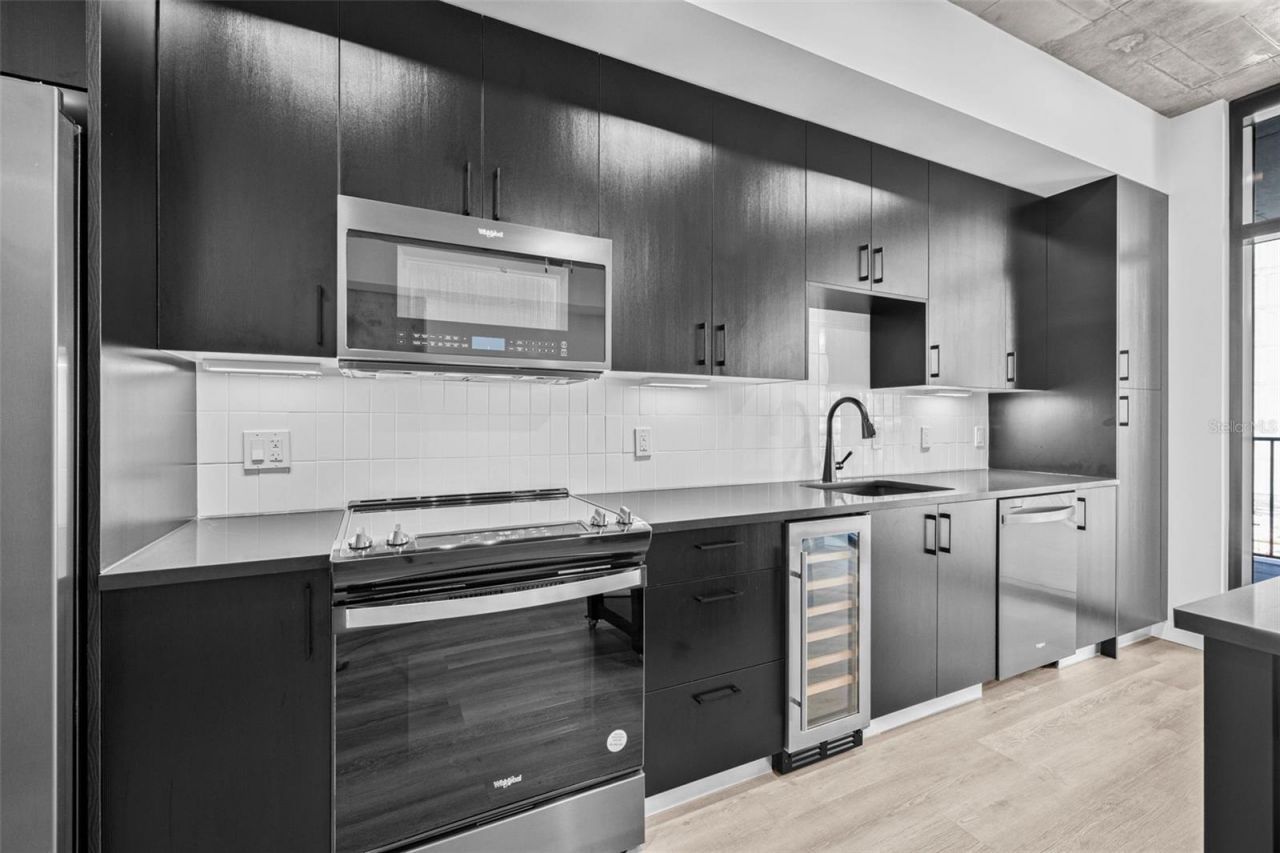 221 Main Street N, Unit 1204, Saint Petersburg, FL 33716 Photo