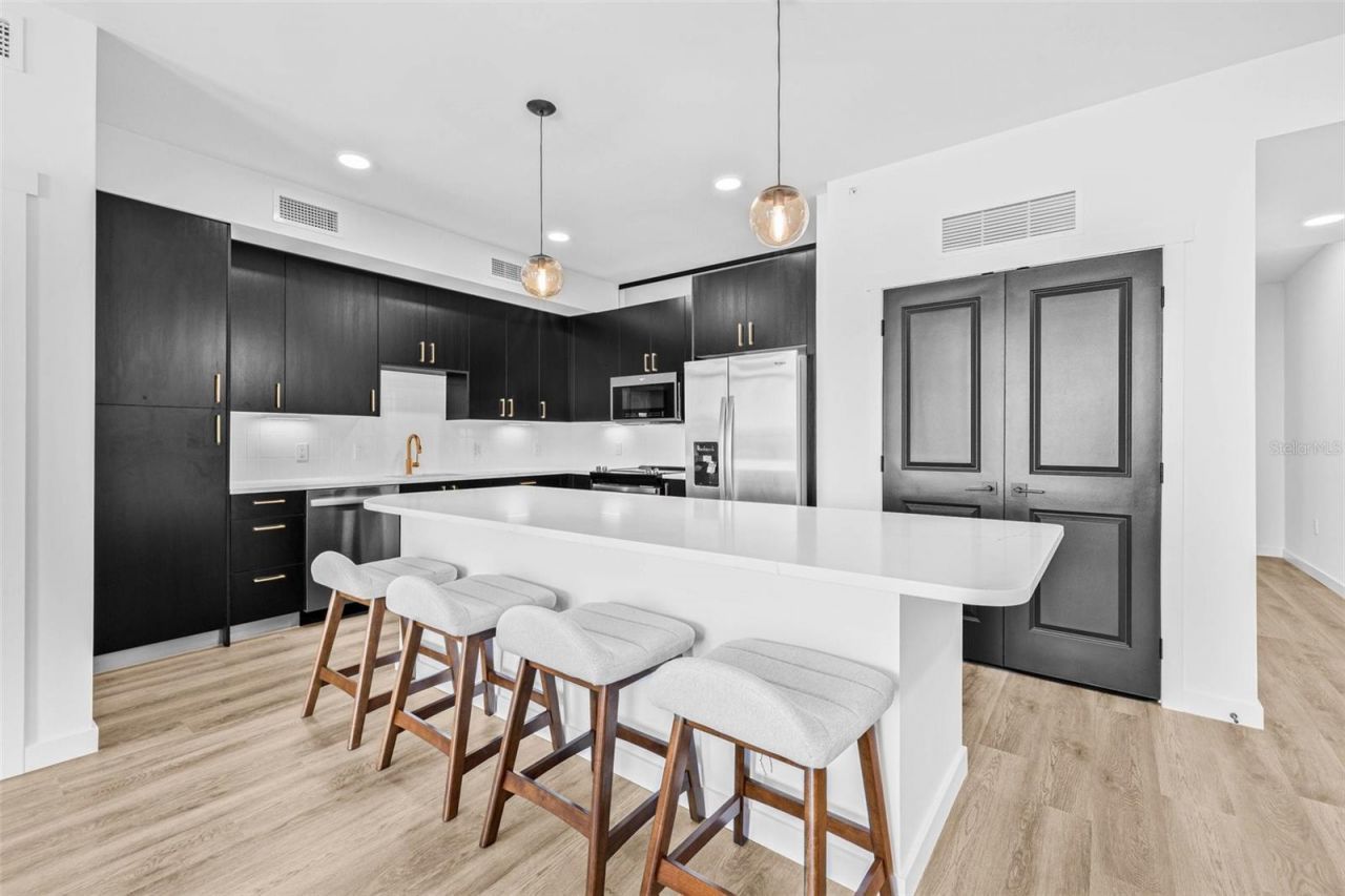 221 Main Street N, Unit 808, Saint Petersburg, FL 33716 Photo