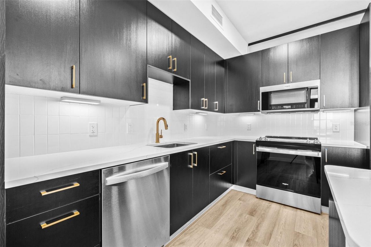 221 Main Street N, Unit 808, Saint Petersburg, FL 33716 Photo