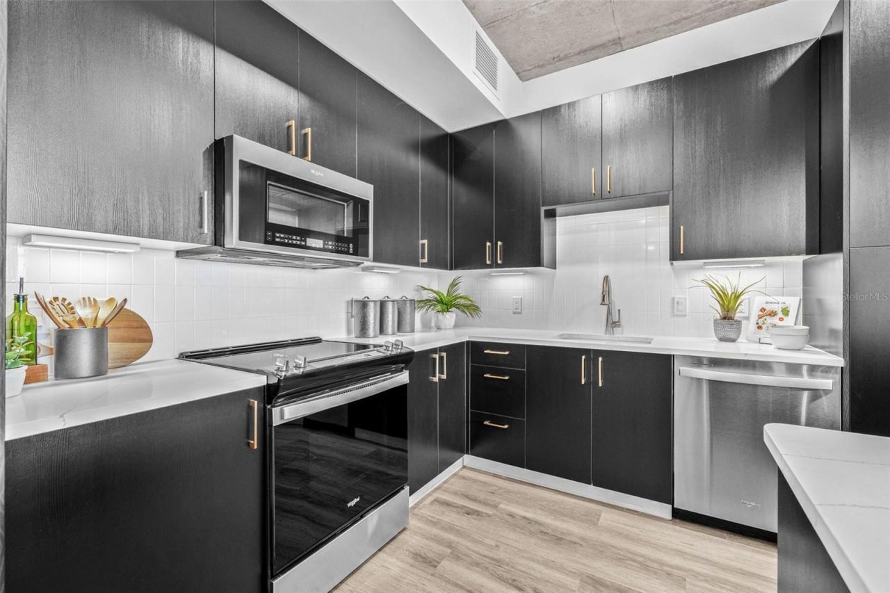 221 Main Street N, Unit 1518, Saint Petersburg, FL 33716 Photo