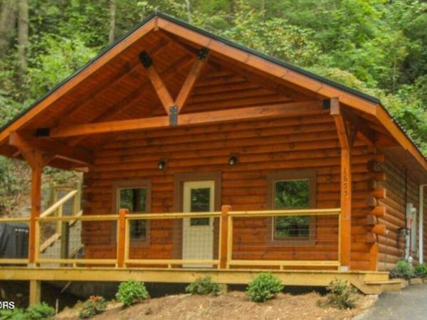 1695 Misty Hollow Way, Gatlinburg, TN 37738