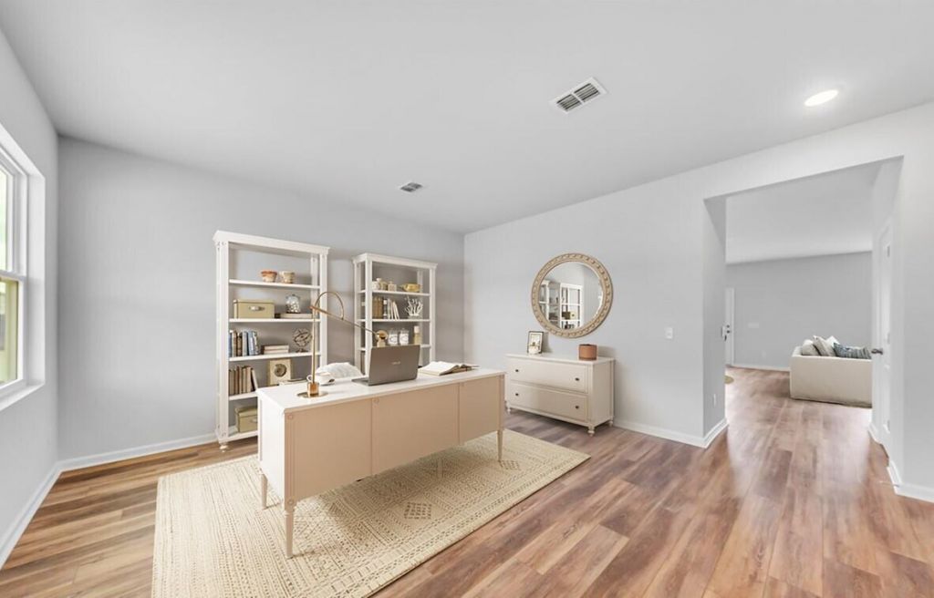 725 Meadowbrook Lane Photo 2