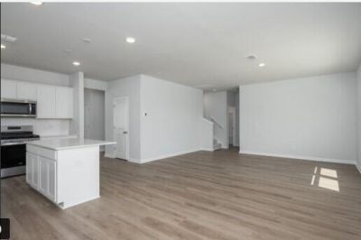 725 Meadowbrook Lane Photo 4