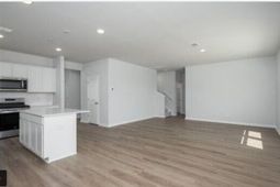 725 Meadowbrook Lane photo 4