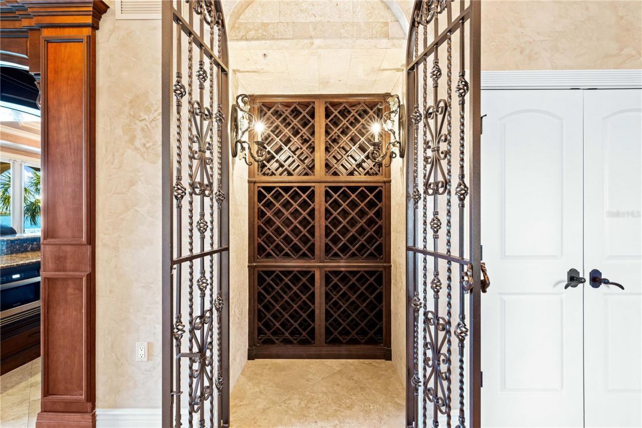 290 N Washington Drive, Sarasota, FL 34236 Photo