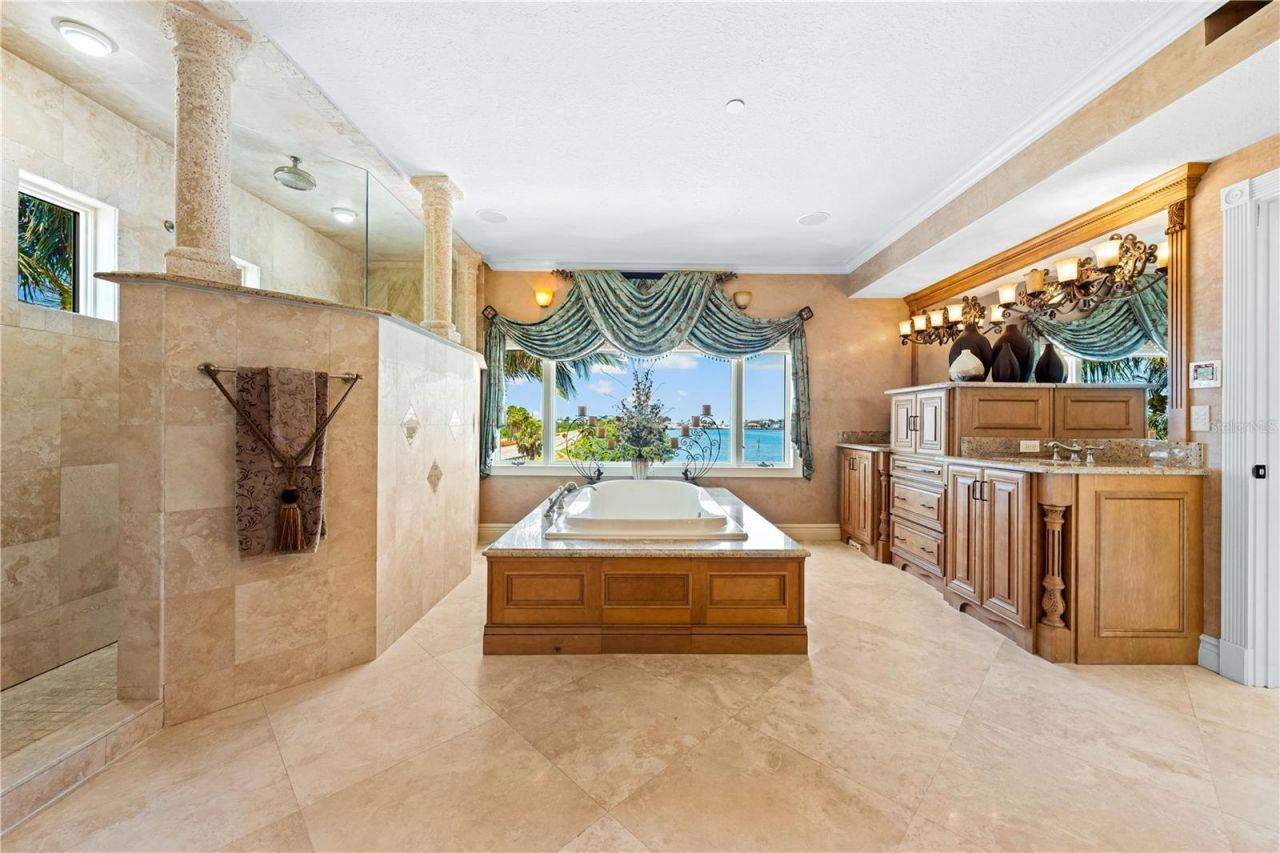 290 N Washington Drive, Sarasota, FL 34236 Photo