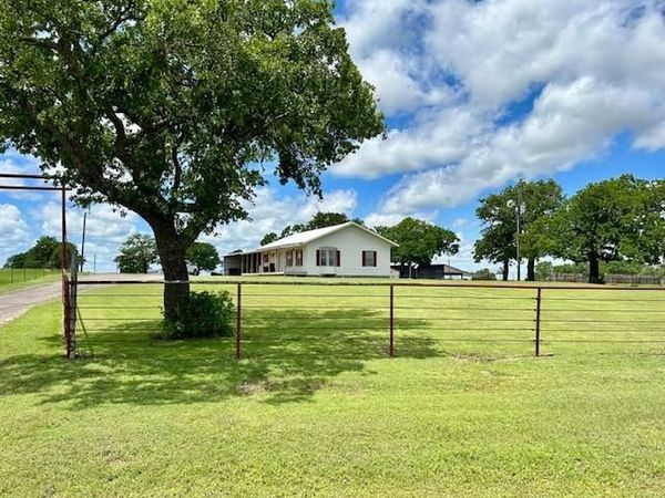 2886 S State Highway 59, Bowie, TX 76230