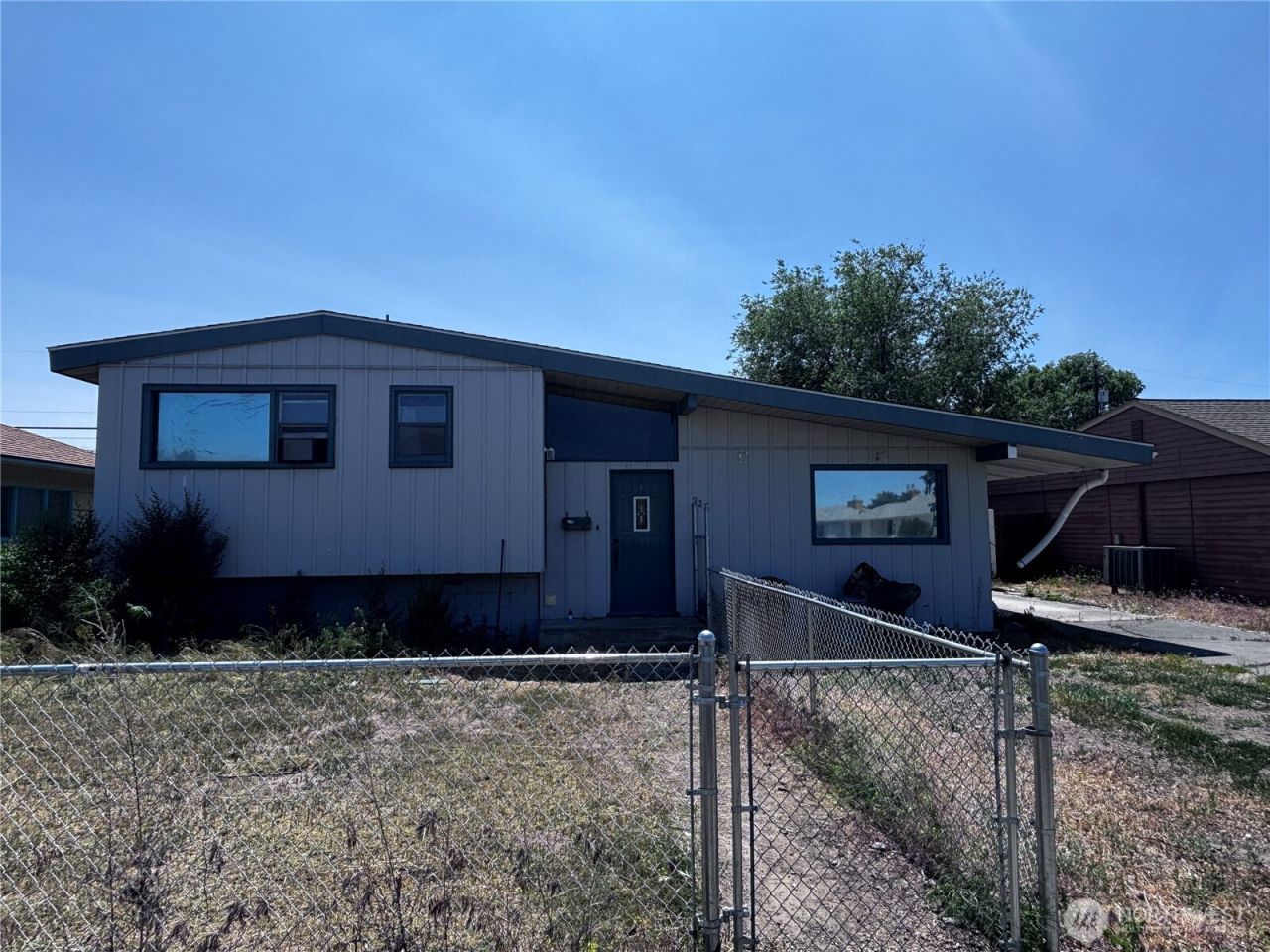 927 E Cherry Avenue, Moses Lake, WA 98837 Main Photo