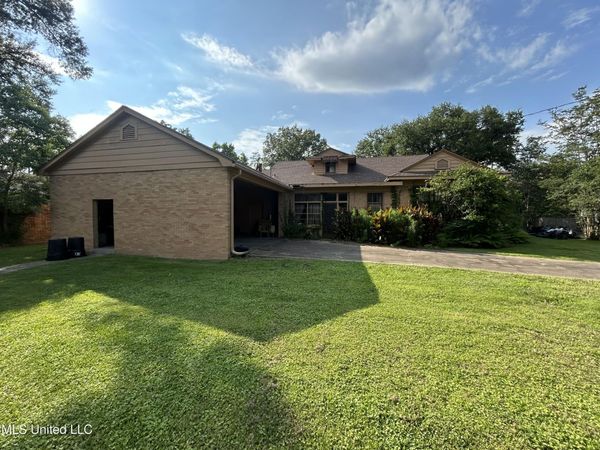 111 W Harding Avenue, Greenwood, MS 38930