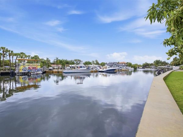 13105 NE Ixora Ct, Unit 300, North Miami, FL 33181