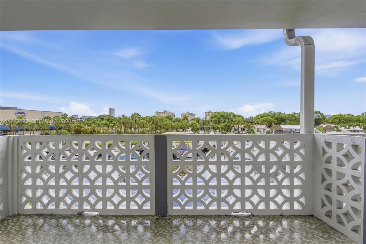 13105 NE Ixora Ct, Unit 300, North Miami, FL 33181 Photo