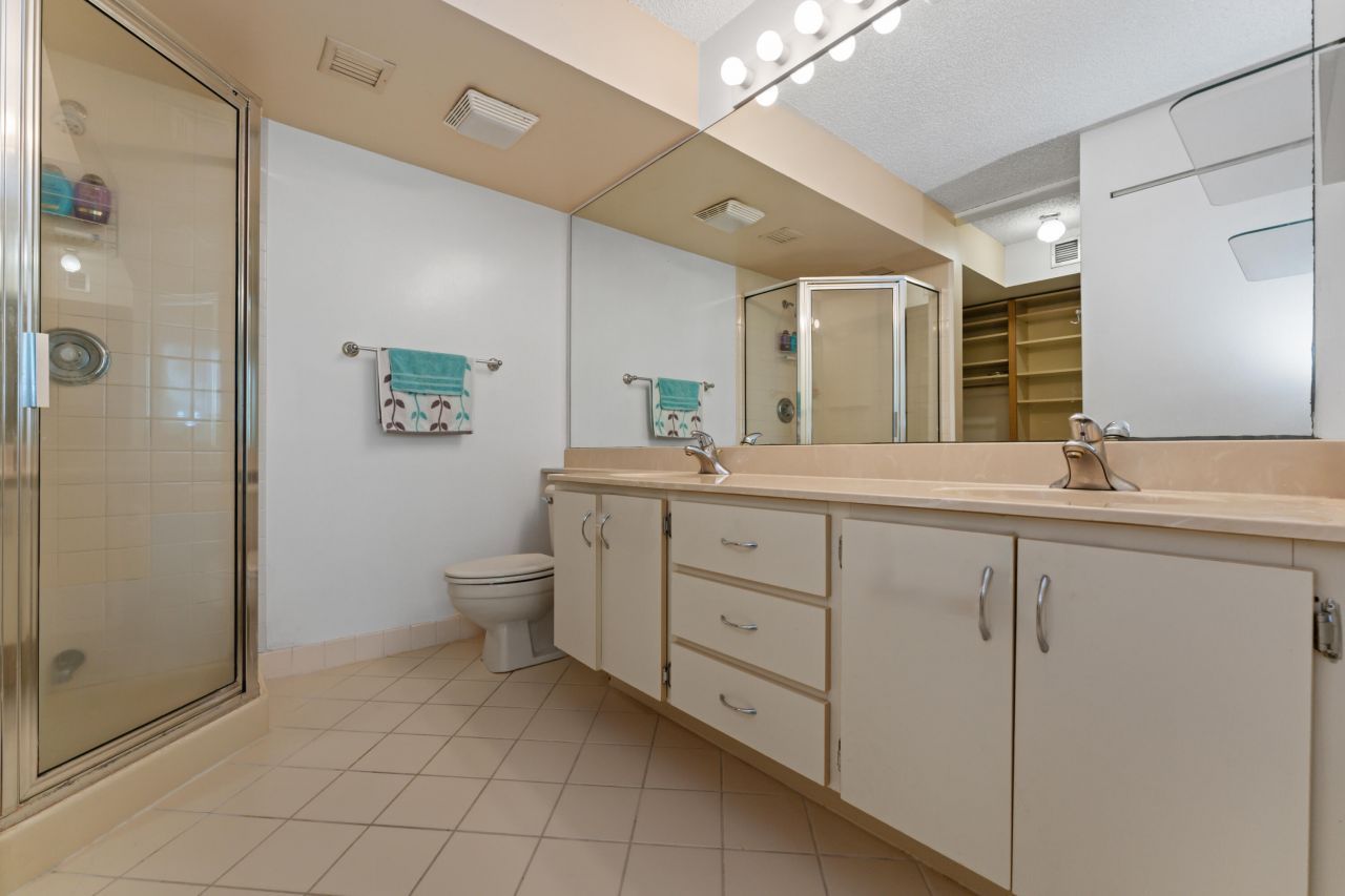 2621 Village Boulevard, Unit 203, West Palm Beach, FL 33409 Photo