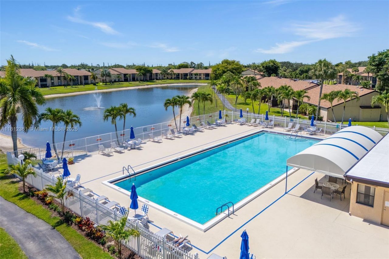 806 Sky Pine Way, Unit G3, Greenacres, FL 33415 Photo