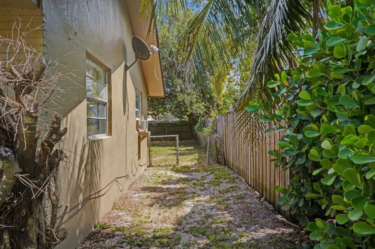 2886 Floral Road, Lake Worth, FL 33462 Photo