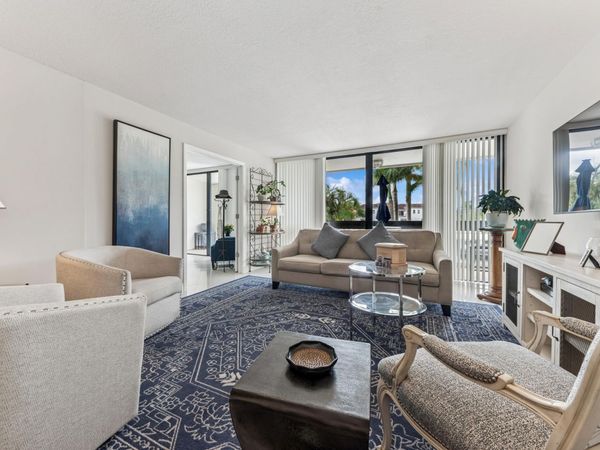 2000 Presidential Way, Unit 205, West Palm Beach, FL 33401