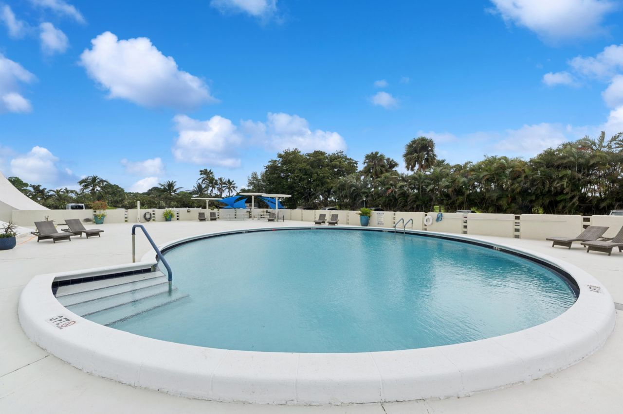 2000 Presidential Way, Unit 205, West Palm Beach, FL 33401 Photo