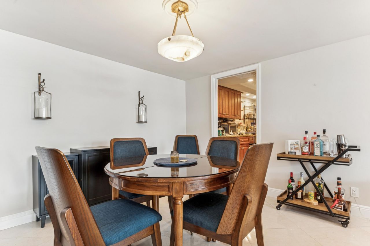 2000 Presidential Way, Unit 205, West Palm Beach, FL 33401 Photo