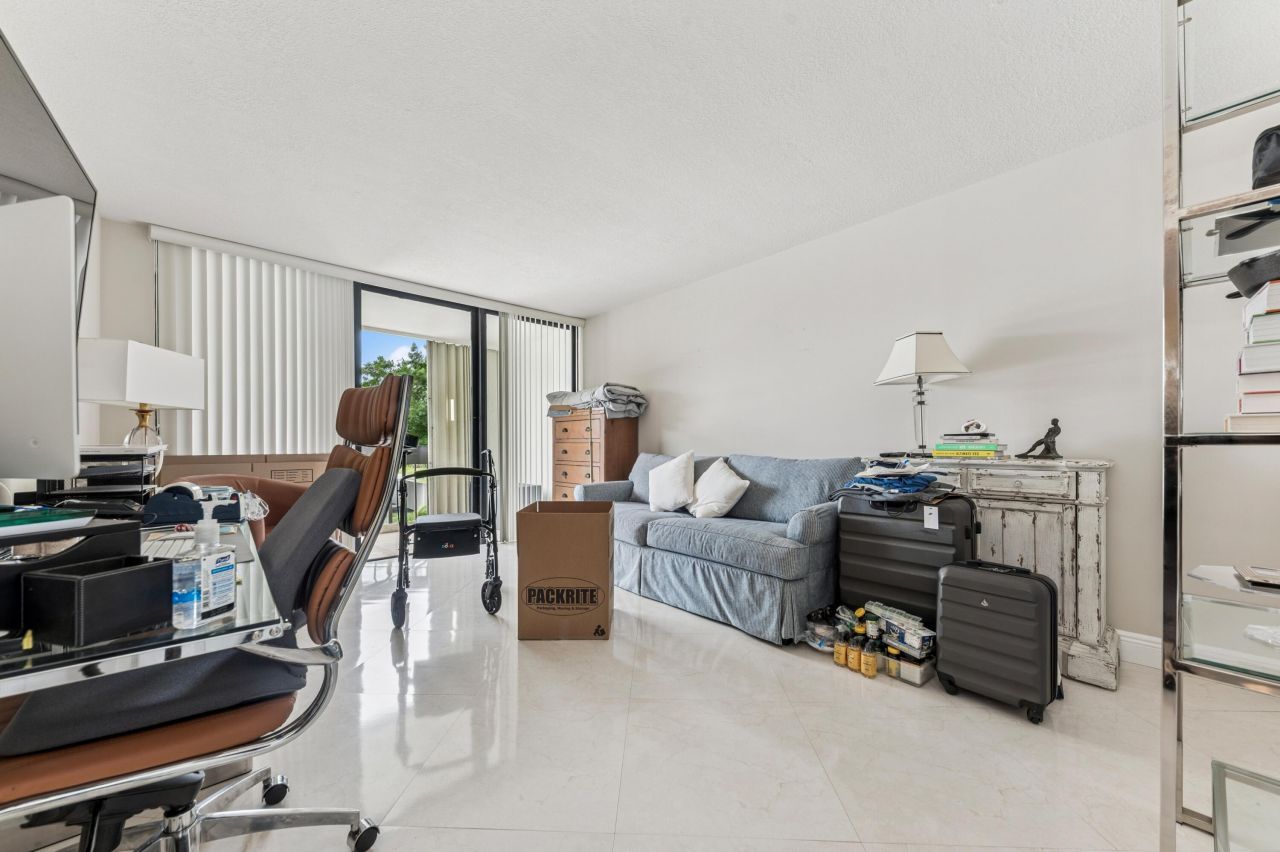 2000 Presidential Way, Unit 205, West Palm Beach, FL 33401 Photo