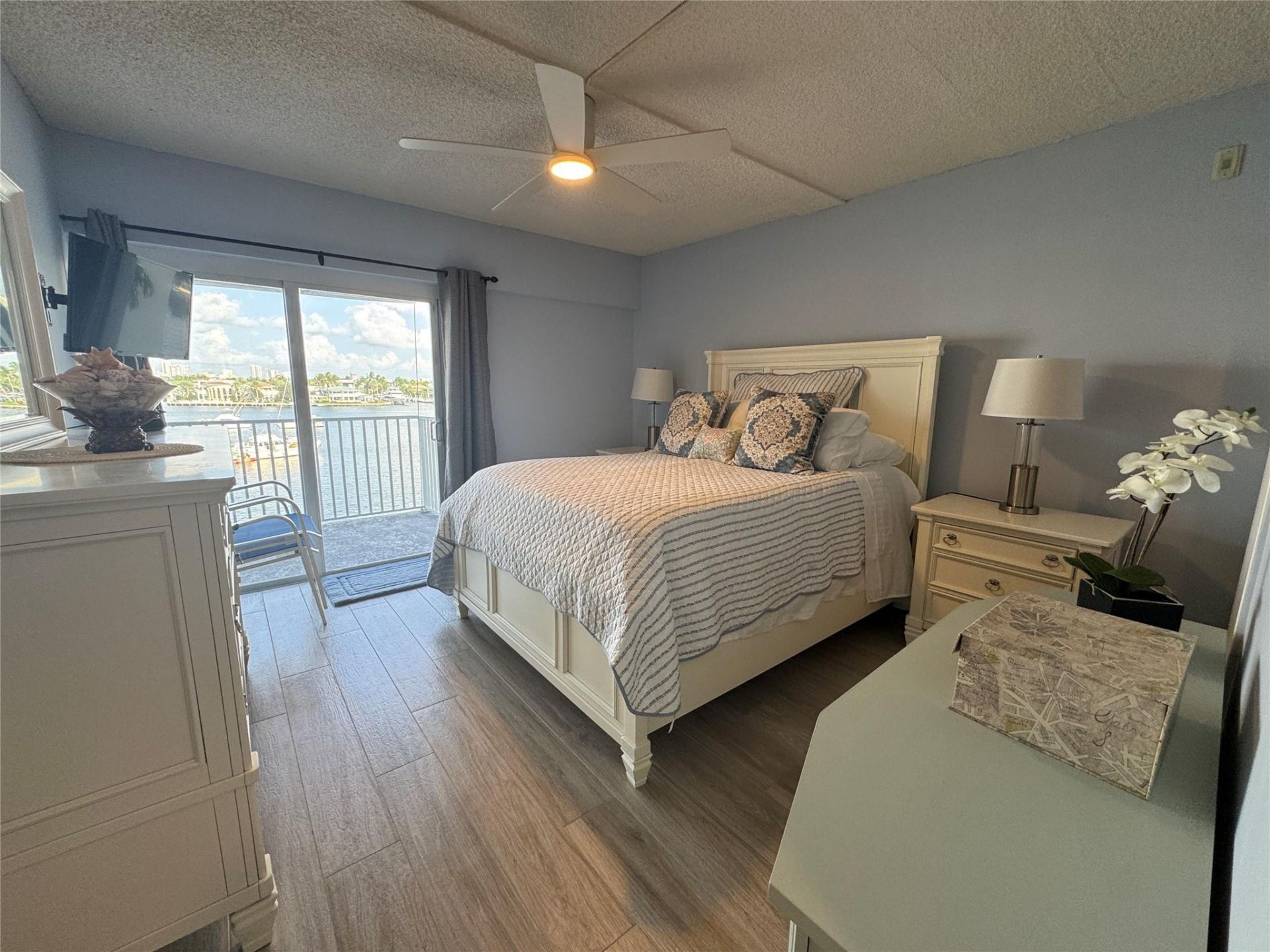 95 N Birch Road, Unit 402, Fort Lauderdale, FL 33304 Photo