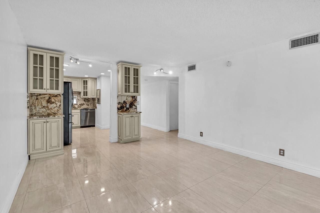 8941 S Hollybrook Boulevard, Unit 104, Pembroke Pines, FL 33025 Photo