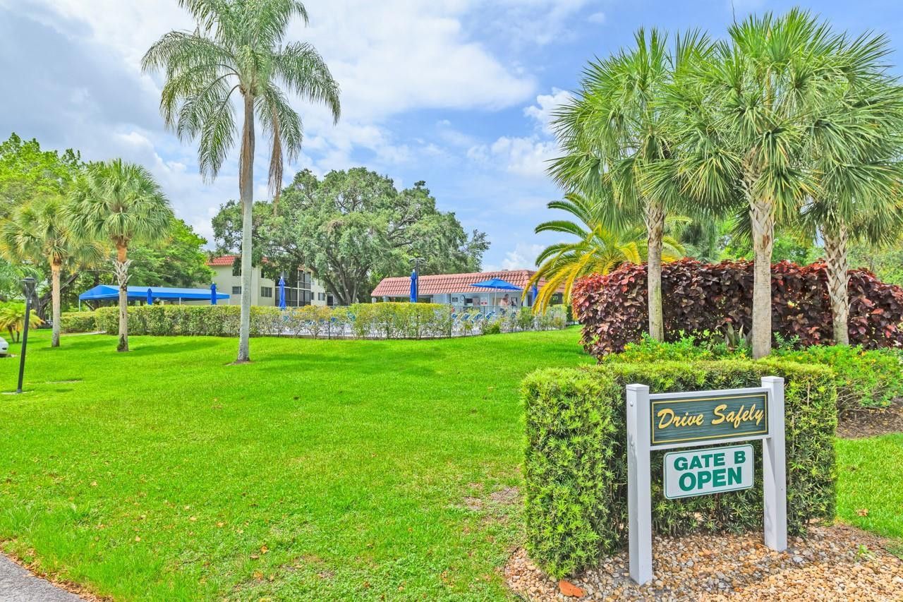 8941 S Hollybrook Boulevard, Unit 104, Pembroke Pines, FL 33025 Photo