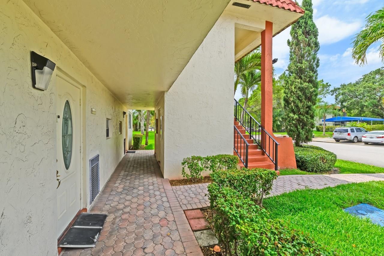 8941 S Hollybrook Boulevard, Unit 104, Pembroke Pines, FL 33025 Photo