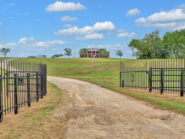 804 Heritage Parkway, Axtell, TX 76624