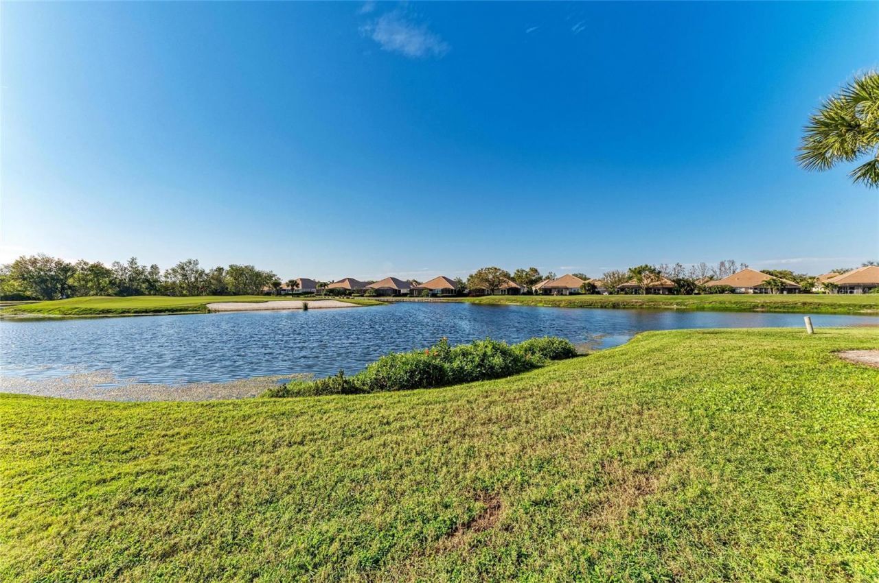 8422 Wethersfield Run, Unit 103, Lakewood Ranch, FL 34202 Photo