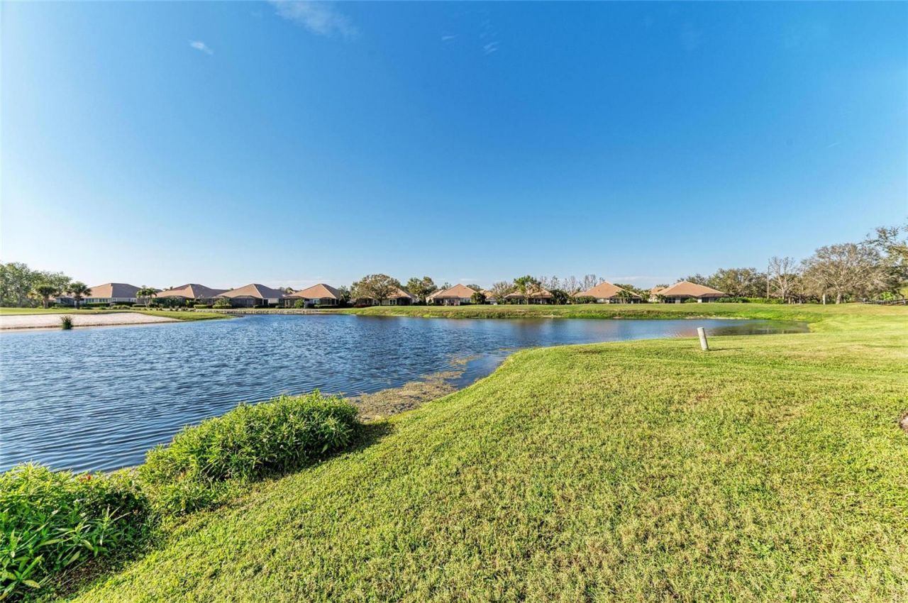 8422 Wethersfield Run, Unit 103, Lakewood Ranch, FL 34202 Photo