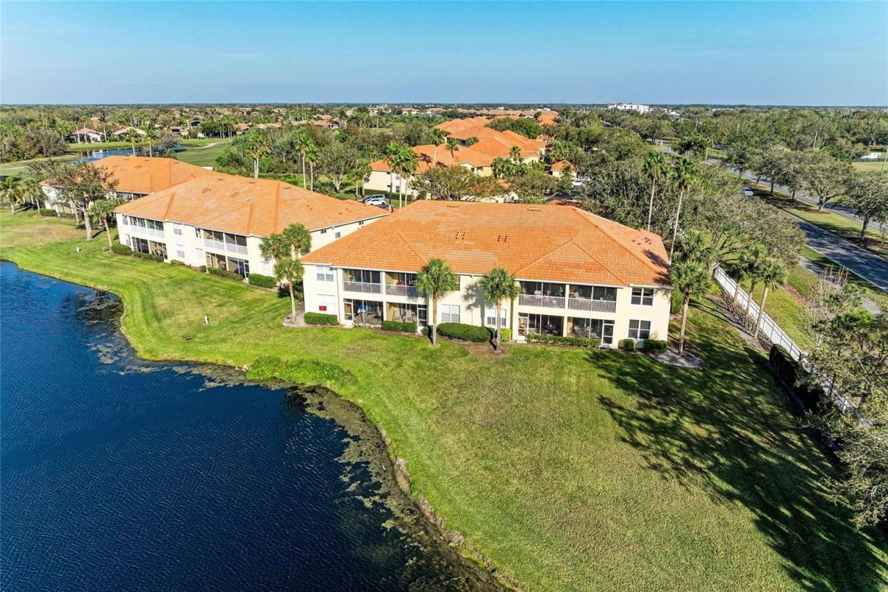 8422 Wethersfield Run, Unit 103, Lakewood Ranch, FL 34202 Photo