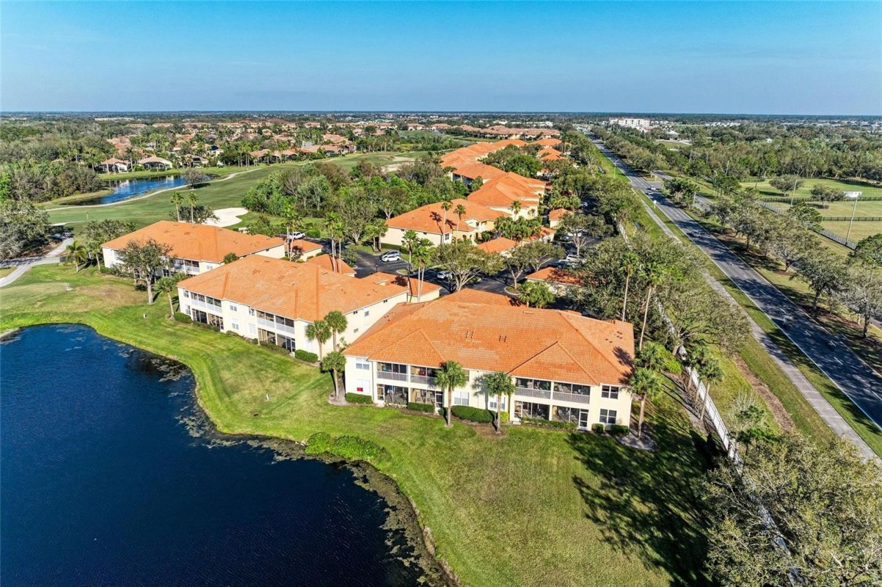8422 Wethersfield Run, Unit 103, Lakewood Ranch, FL 34202 Photo