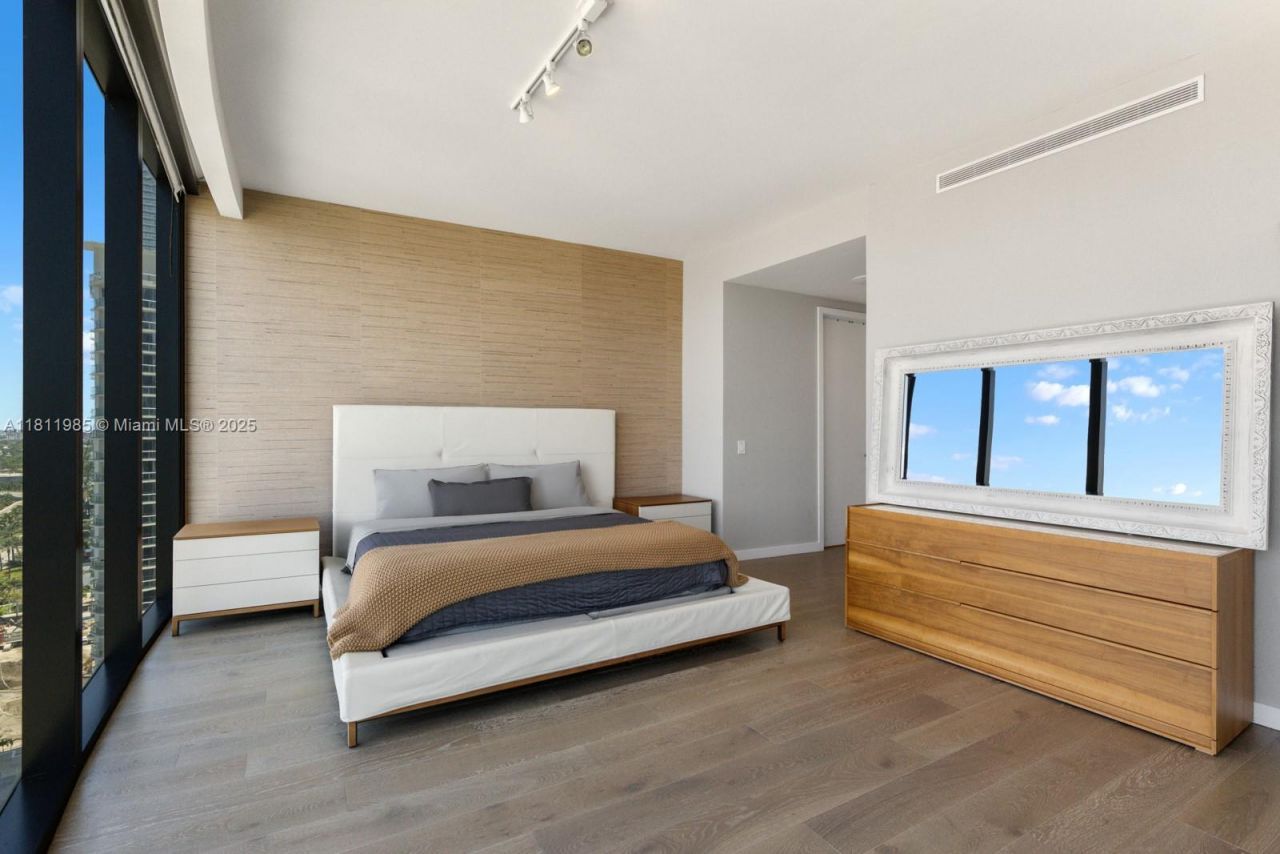 18555 Collins Ave, Unit 1703, Sunny Isles Beach, FL 33160 Photo