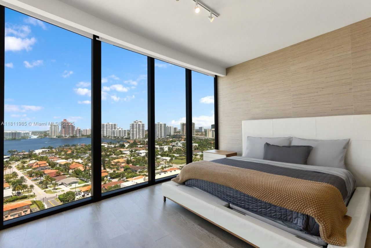 18555 Collins Ave, Unit 1703, Sunny Isles Beach, FL 33160 Photo