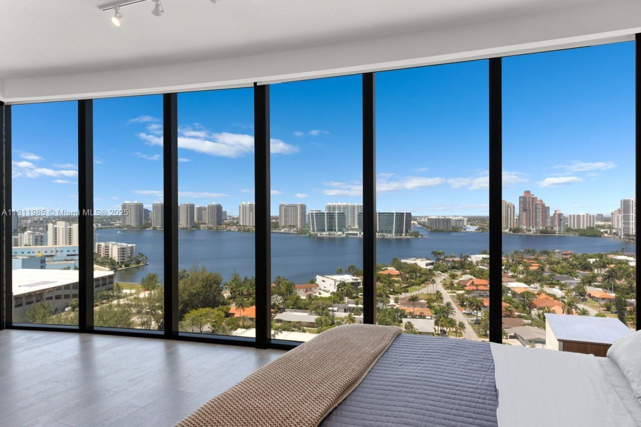 18555 Collins Ave, Unit 1703, Sunny Isles Beach, FL 33160 Photo