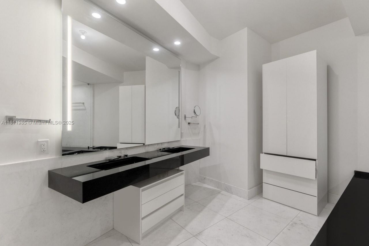 18555 Collins Ave, Unit 1703, Sunny Isles Beach, FL 33160 Photo