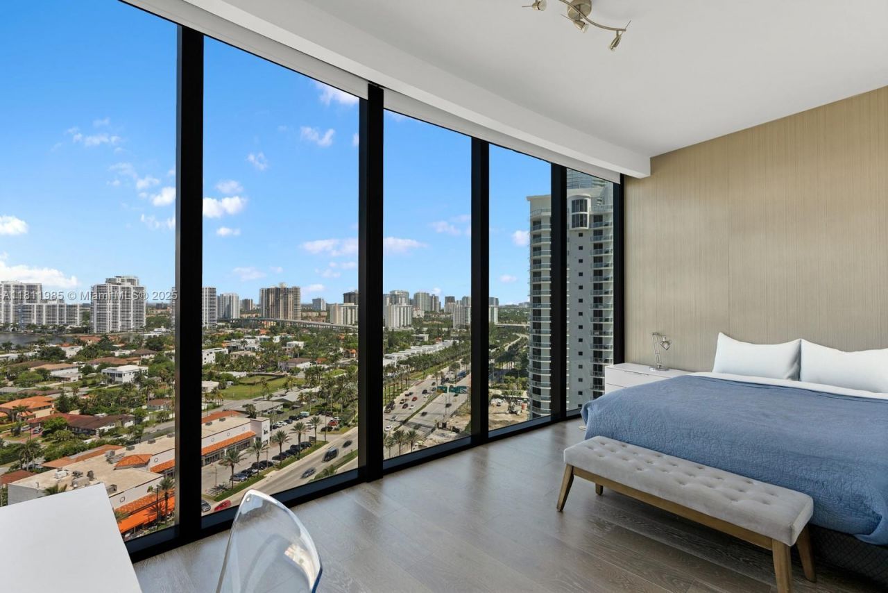 18555 Collins Ave, Unit 1703, Sunny Isles Beach, FL 33160 Photo