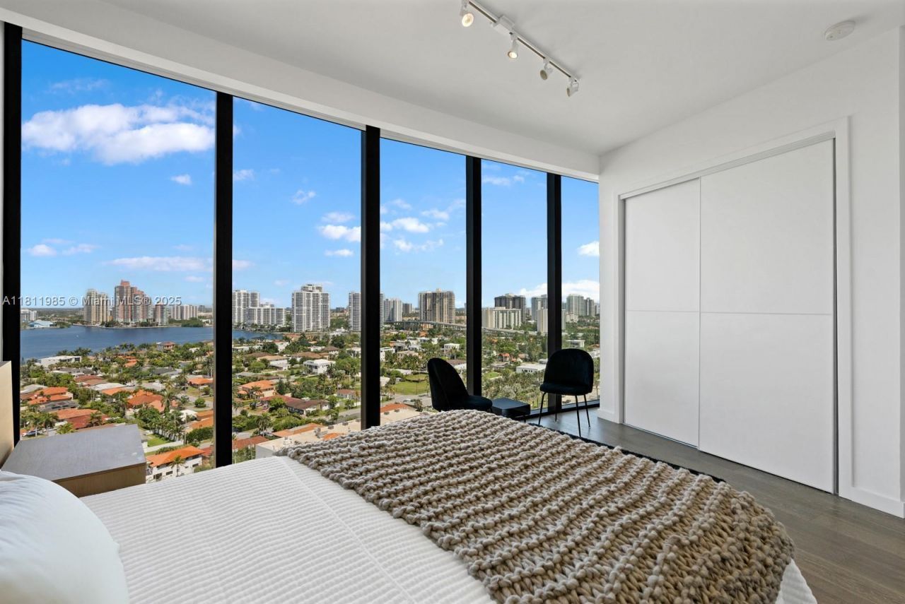 18555 Collins Ave, Unit 1703, Sunny Isles Beach, FL 33160 Photo