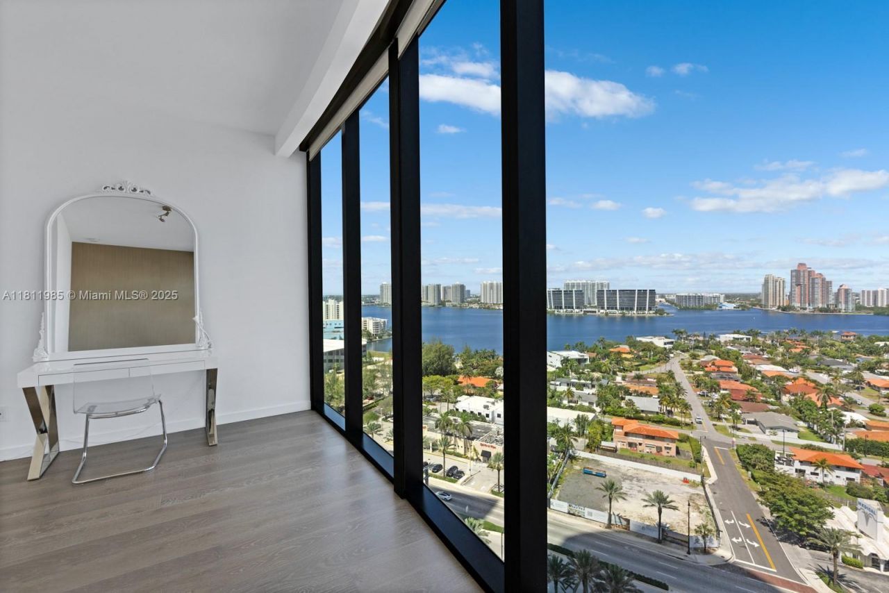 18555 Collins Ave, Unit 1703, Sunny Isles Beach, FL 33160 Photo
