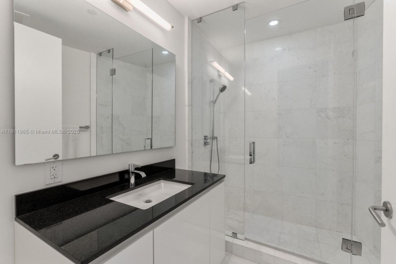 18555 Collins Ave, Unit 1703, Sunny Isles Beach, FL 33160 Photo