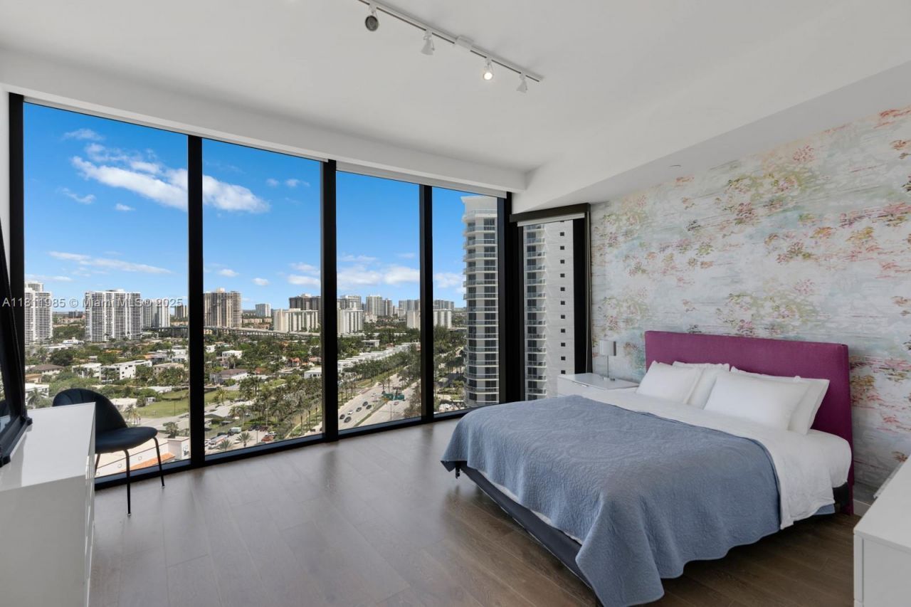 18555 Collins Ave, Unit 1703, Sunny Isles Beach, FL 33160 Photo