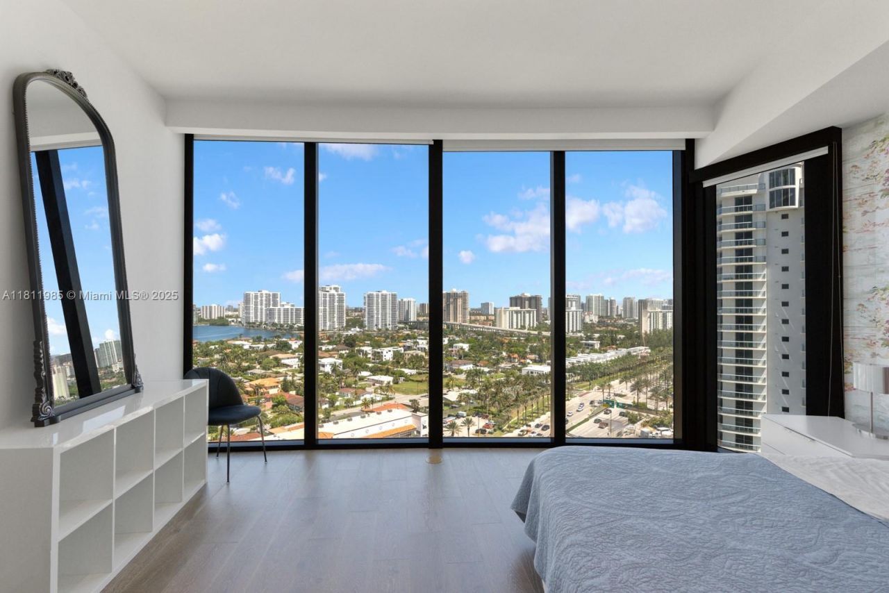18555 Collins Ave, Unit 1703, Sunny Isles Beach, FL 33160 Photo