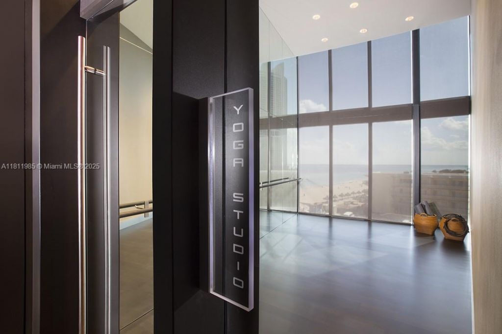 18555 Collins Ave, Unit 1703, Sunny Isles Beach, FL 33160 Photo