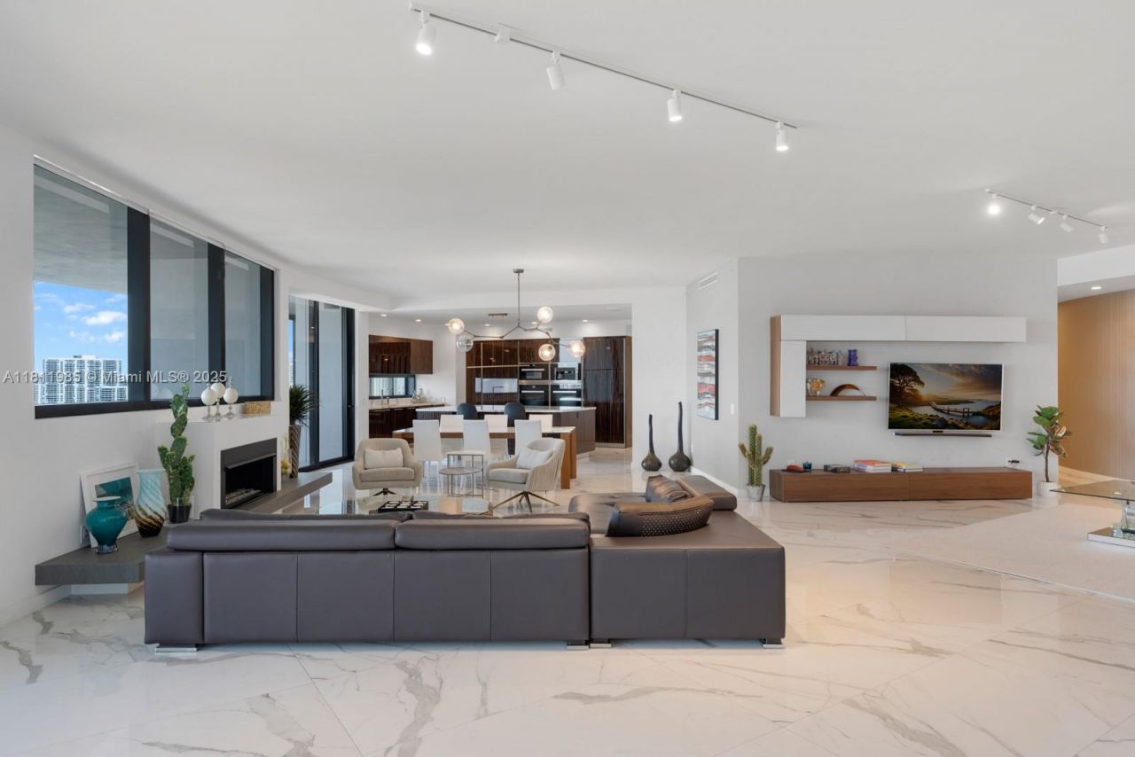 18555 Collins Ave, Unit 1703, Sunny Isles Beach, FL 33160 Photo