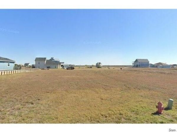 9 Westpointe Dr, Rockport, TX 78382